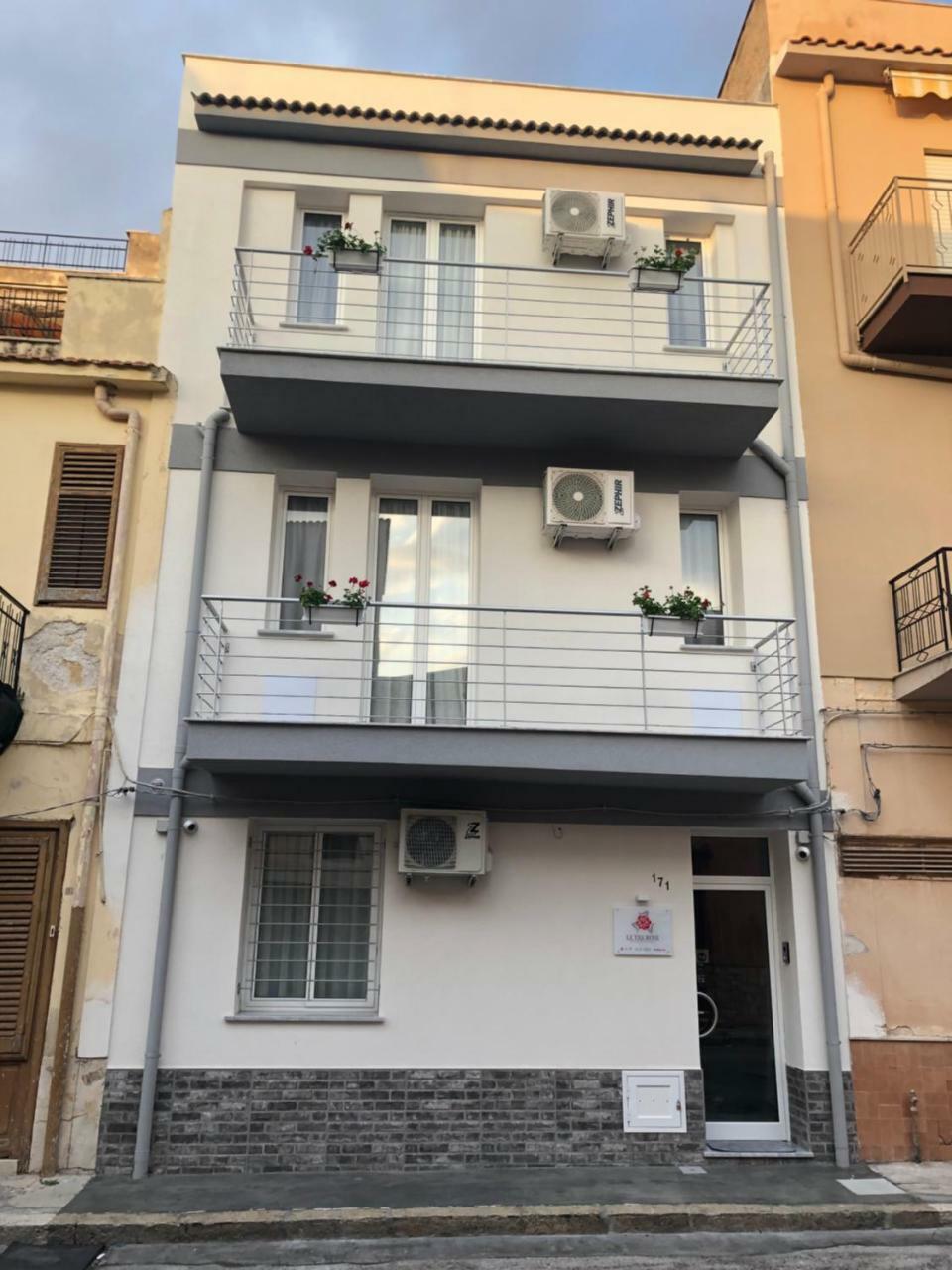 Hotel Le Tre Rose Terrasini Exterior foto